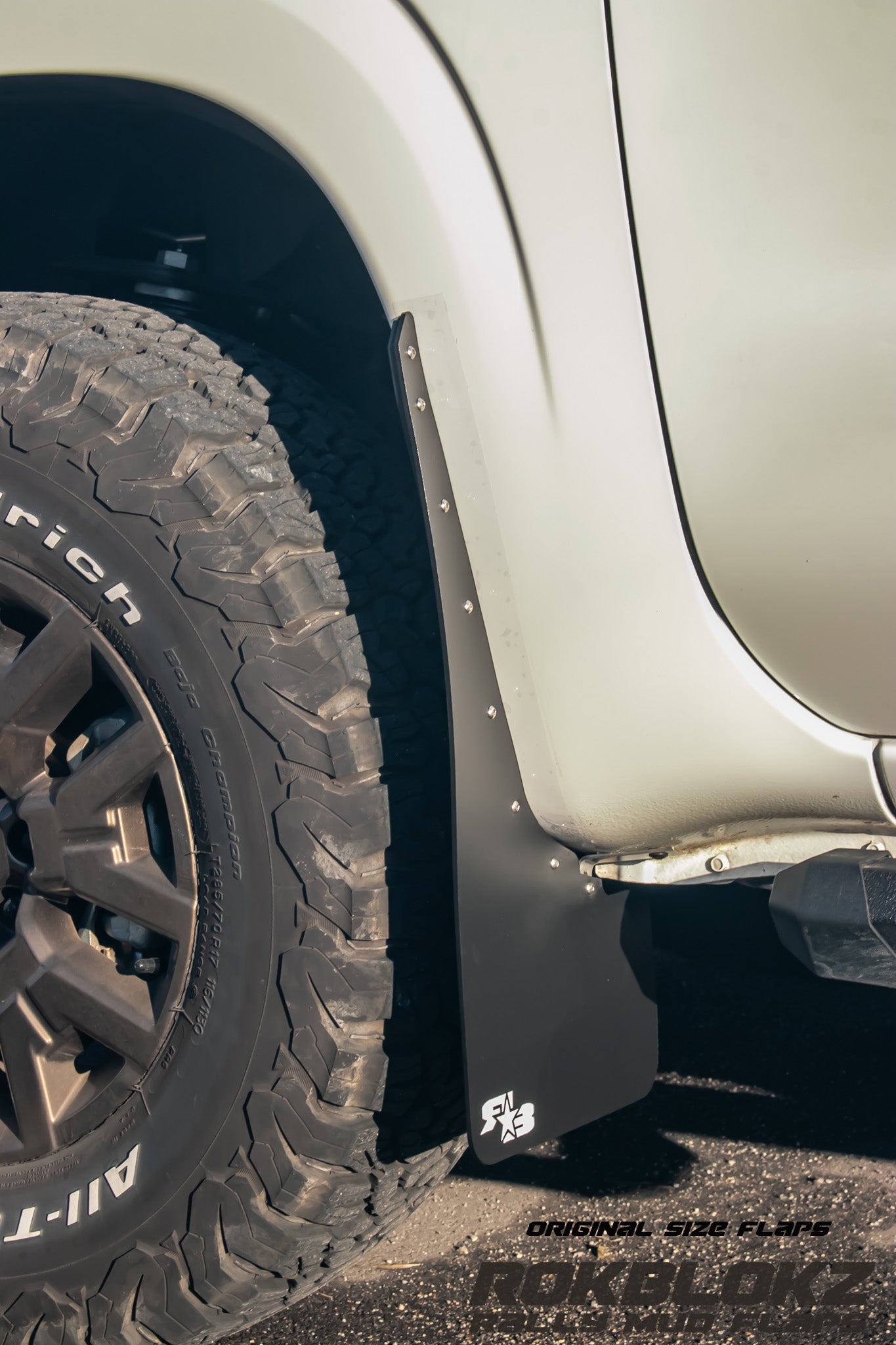 Nissan Frontier SV 2022+ Mud Flaps
