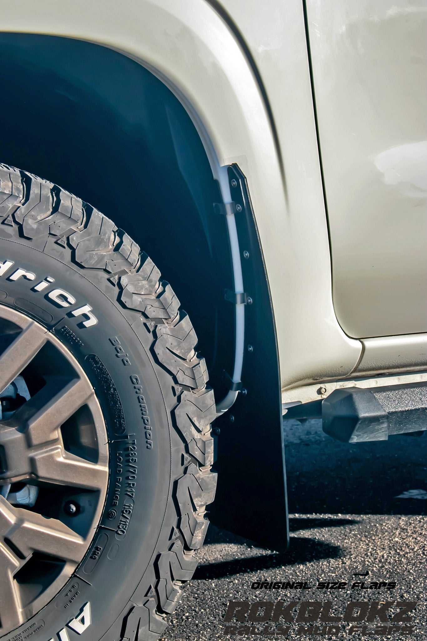 Nissan Frontier SV 2022+ Mud Flaps