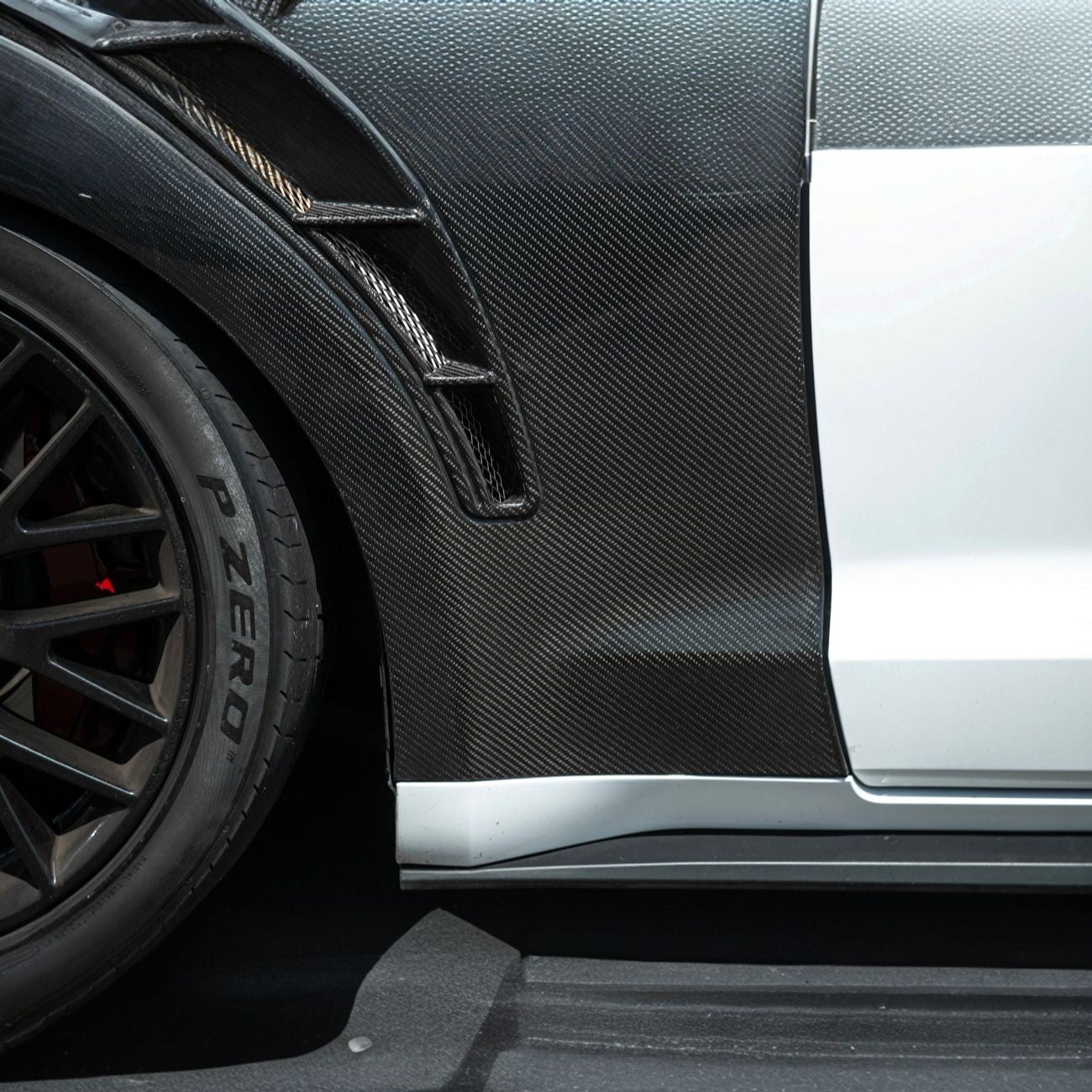 2018-2023 Ford Mustang Dry Carbon Fiber GT500 Style Side Vented Fender Pair