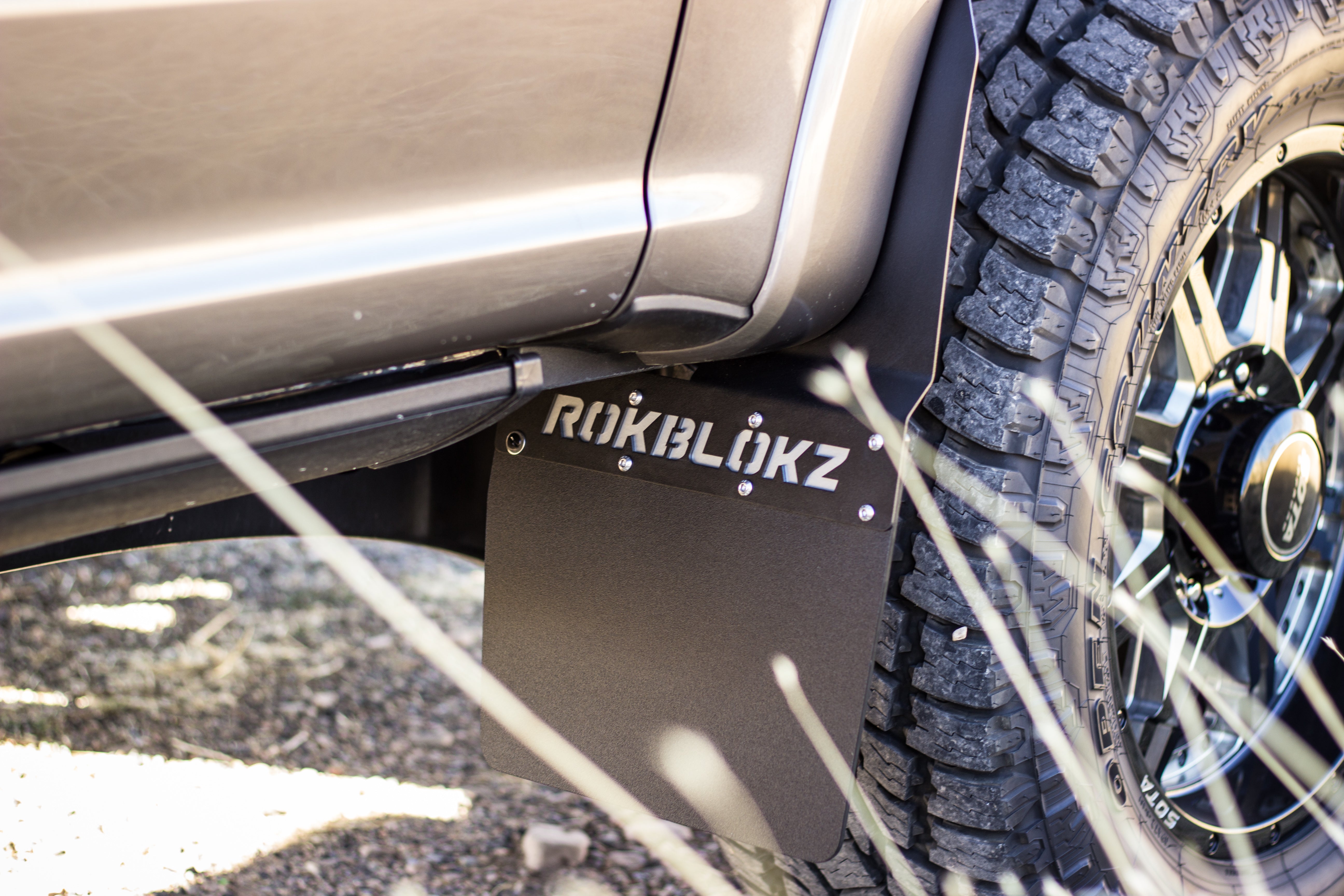 Ford F-350 SUPER DUTY DRW (Dually) STEP BACK 2017+ Mud Flaps