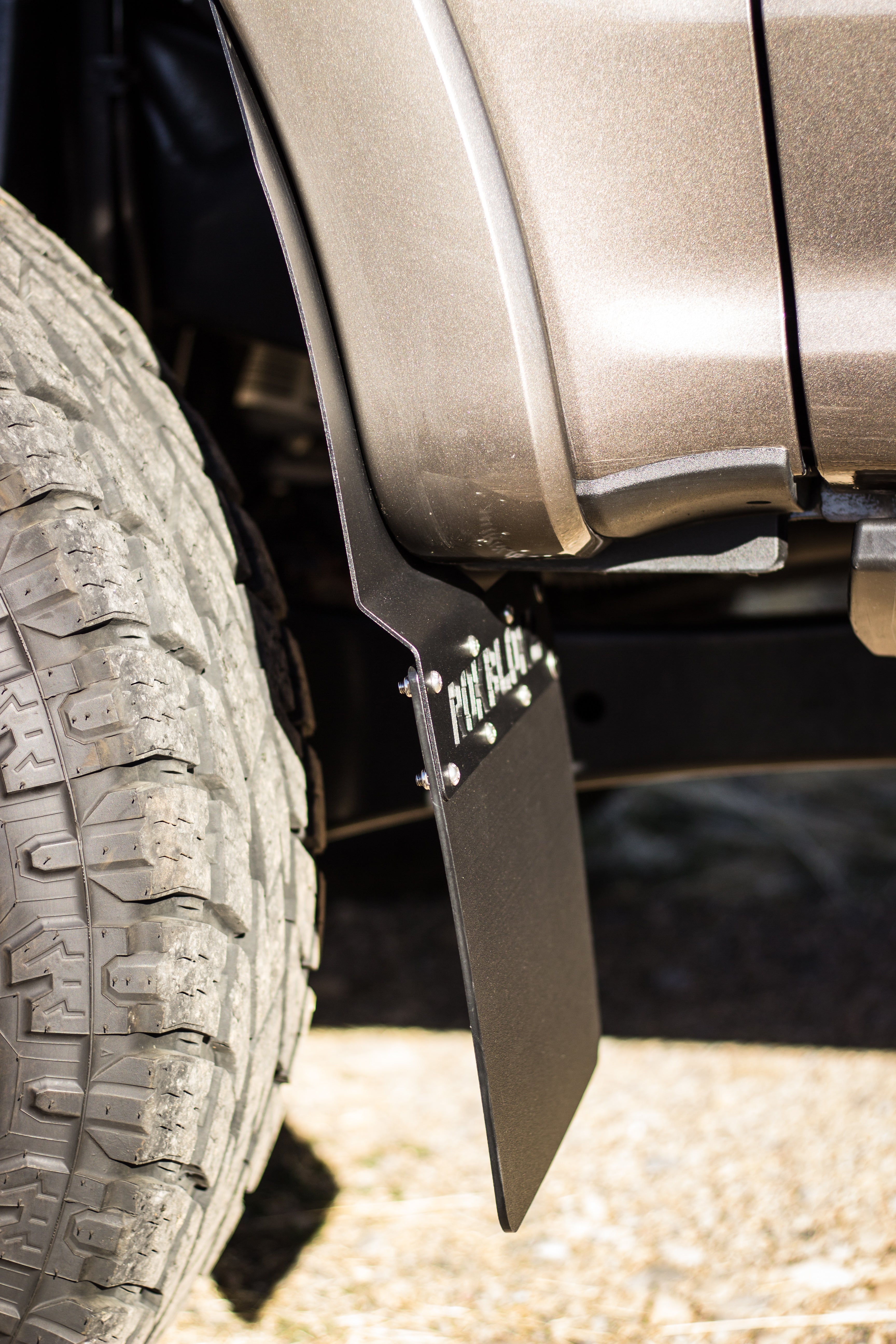 Ford F-350 SUPER DUTY DRW (Dually) STEP BACK 2017+ Mud Flaps