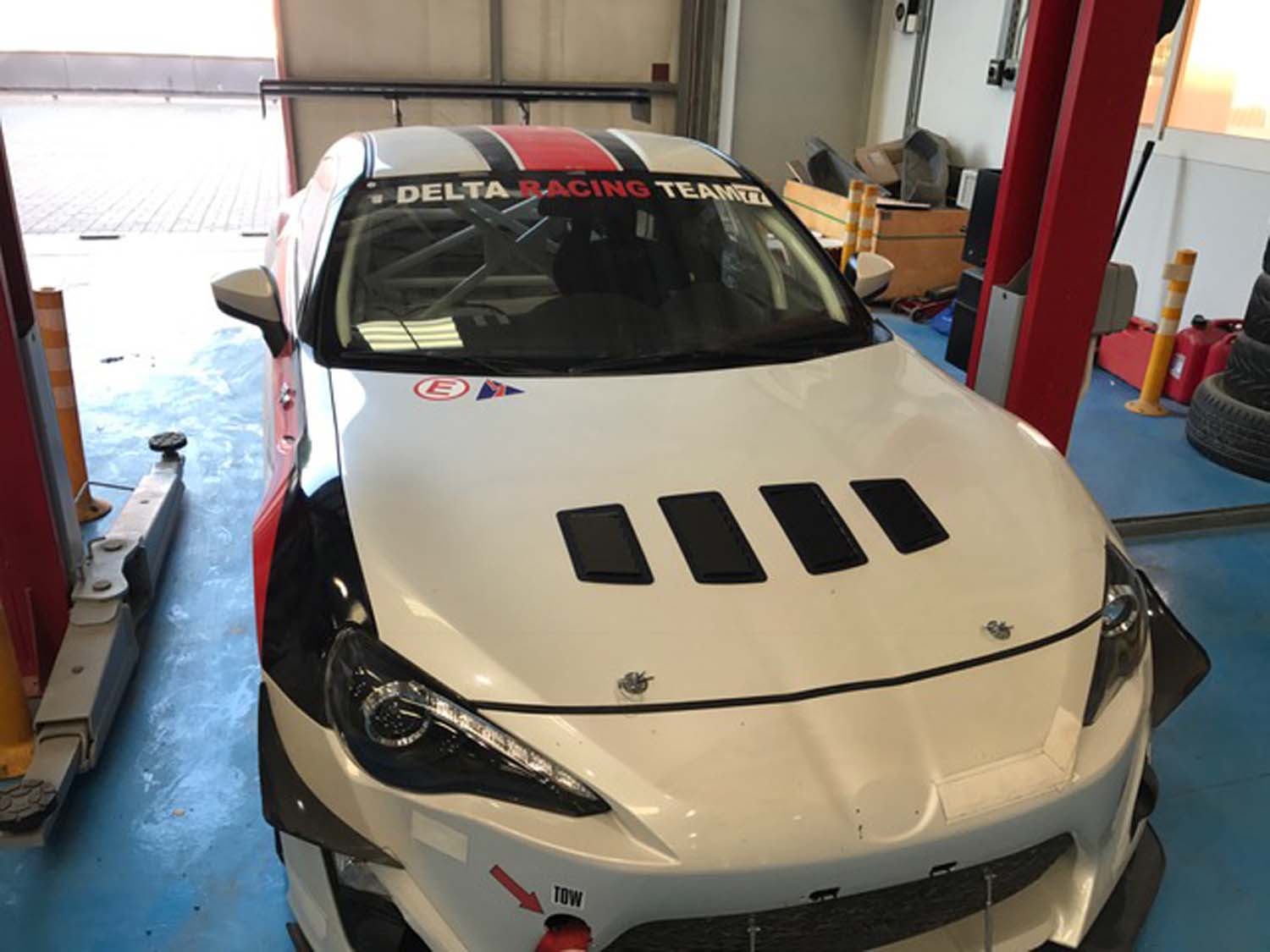 XB3 - Slanted Hood Louver Kit