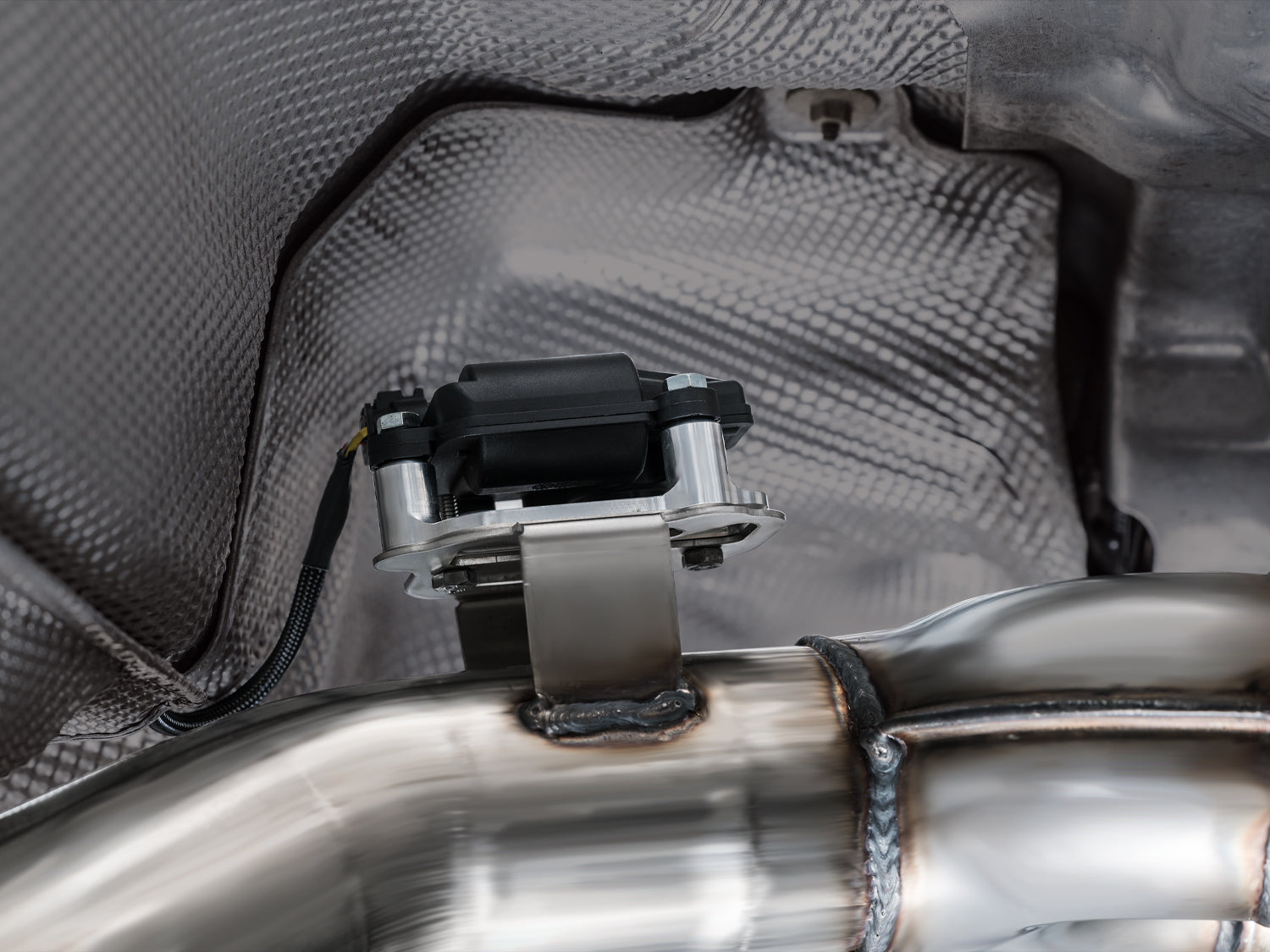 AWE Track Edition Exhaust for BMW G87 M2 - Chrome Silver Tips