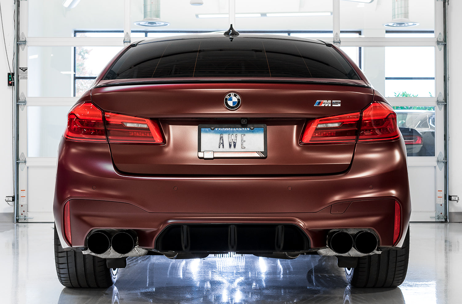 AWE Track Edition Axleback Exhaust for BMW F90 M5 - Diamond Black Tips