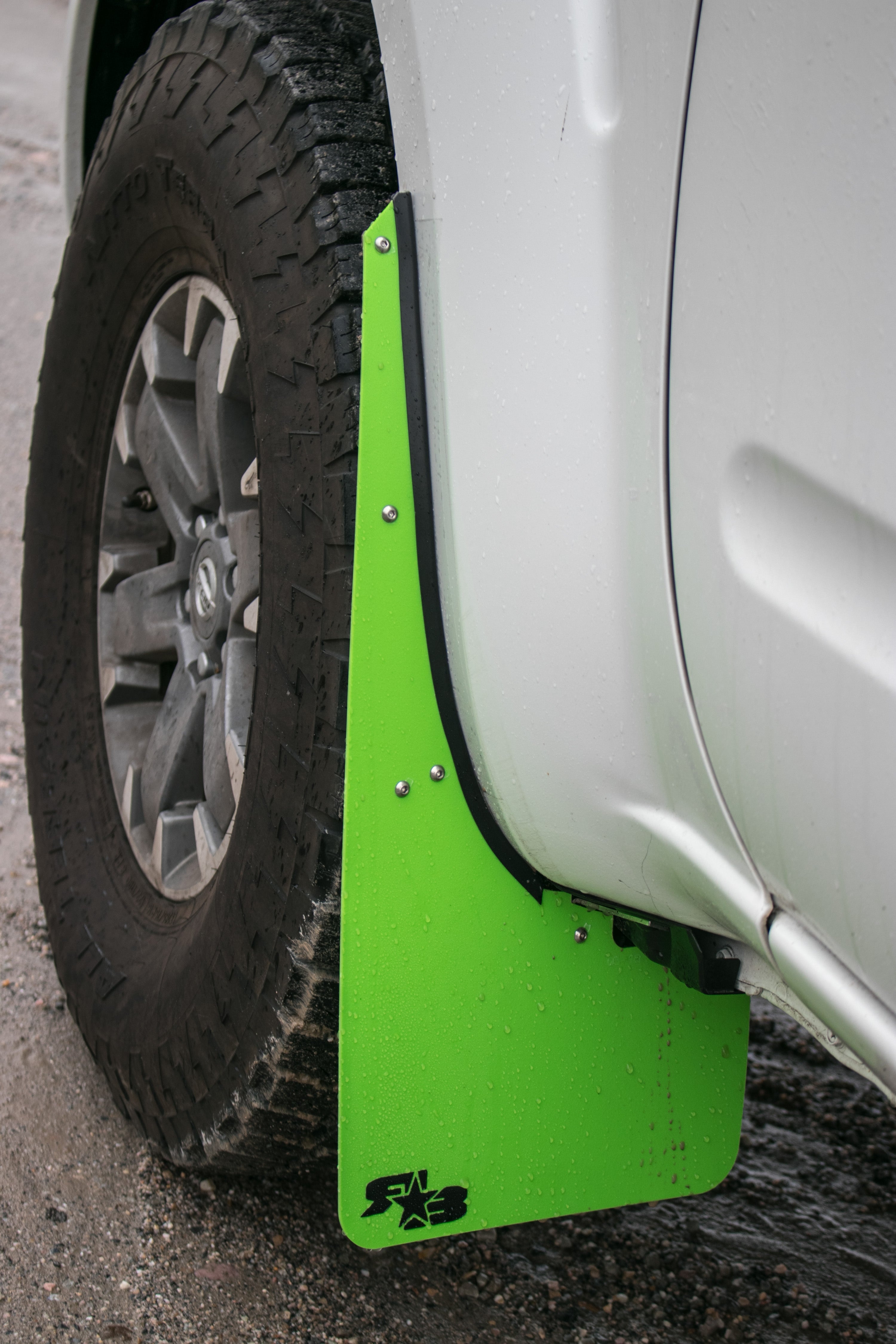 Nissan Frontier '05-'21 Mud Flaps