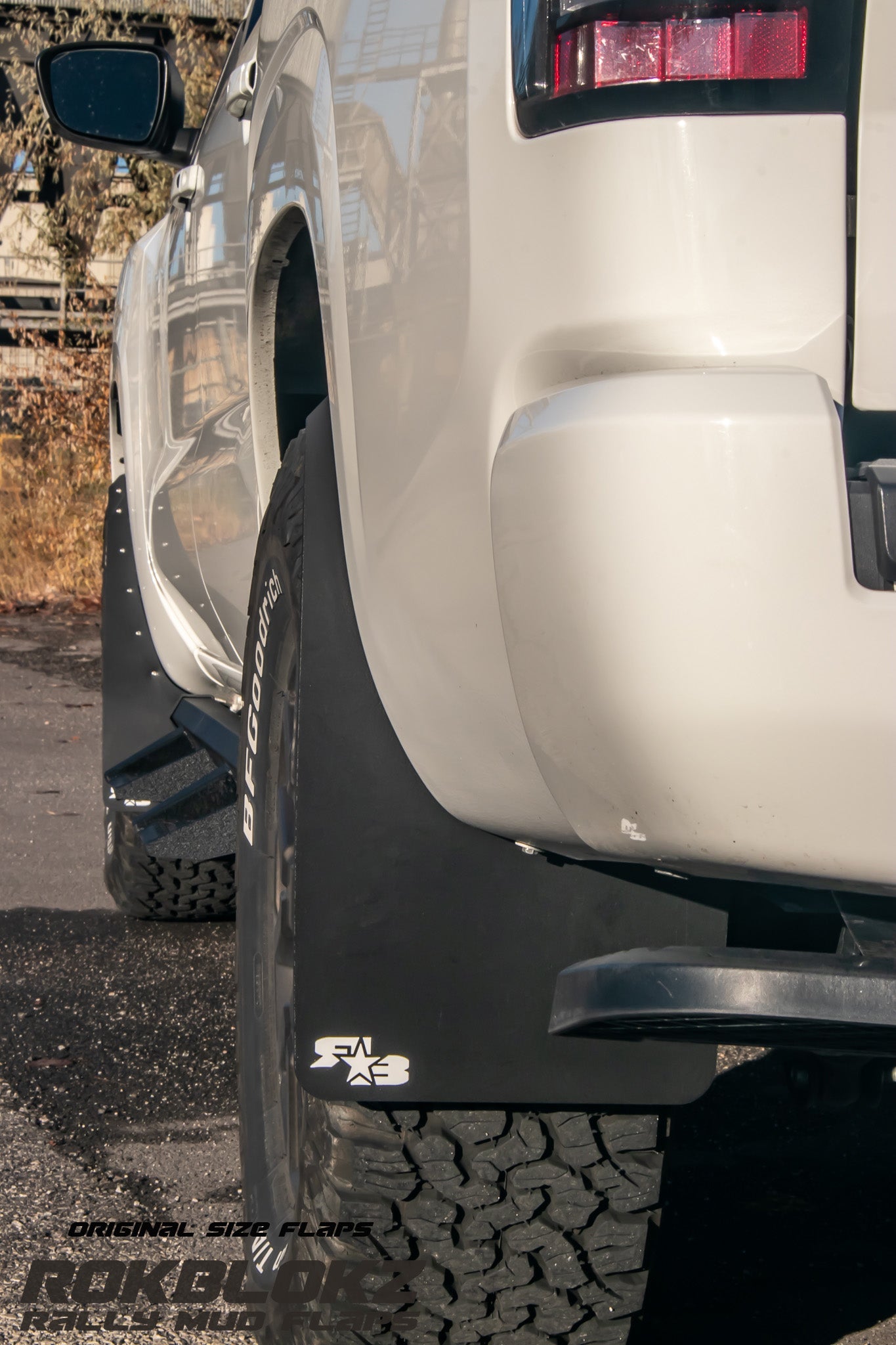 Nissan Frontier SV 2022+ Mud Flaps