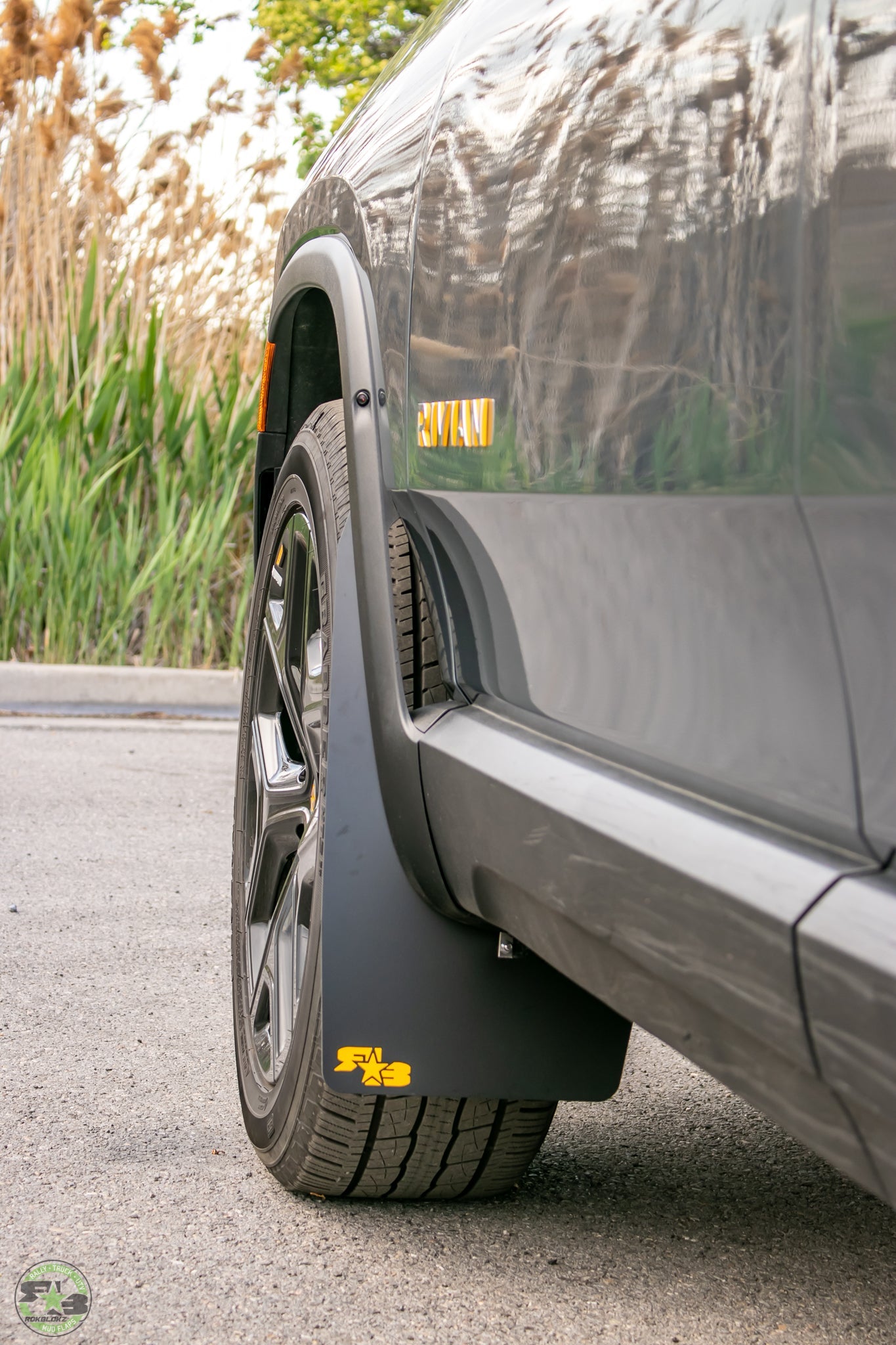 Rivian R1T 2022+ Mud Flaps